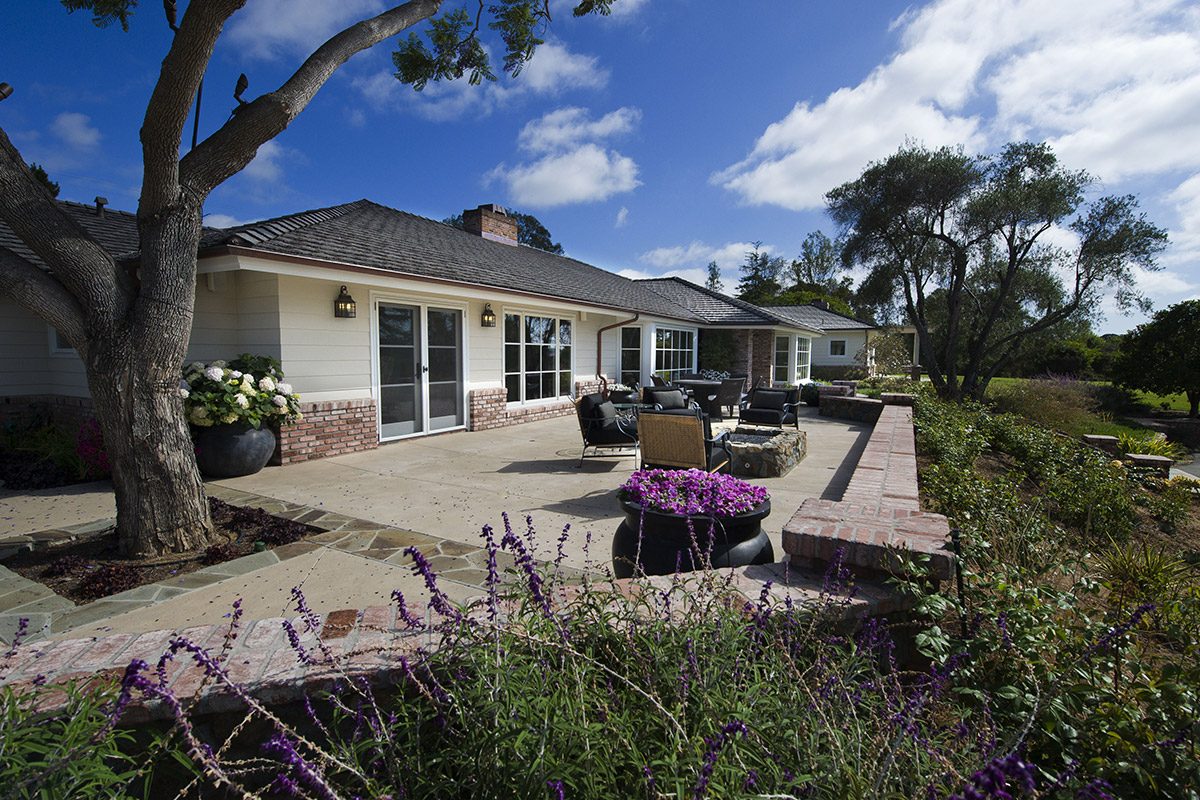 Ranch home patio with lavender and brick walls